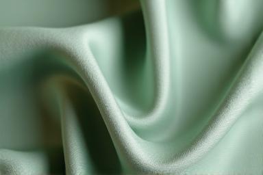 Glatt, flytende Tencel-stoff i en naturlig, dempet fargetone.